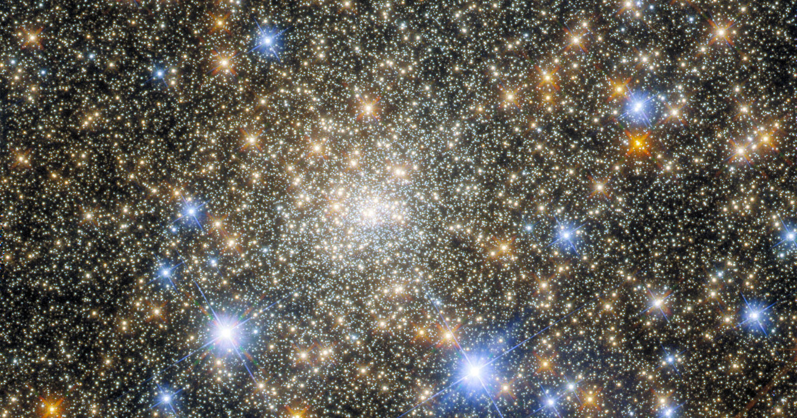 Hubble Photographs a Gorgeous Glittering Star Cluster