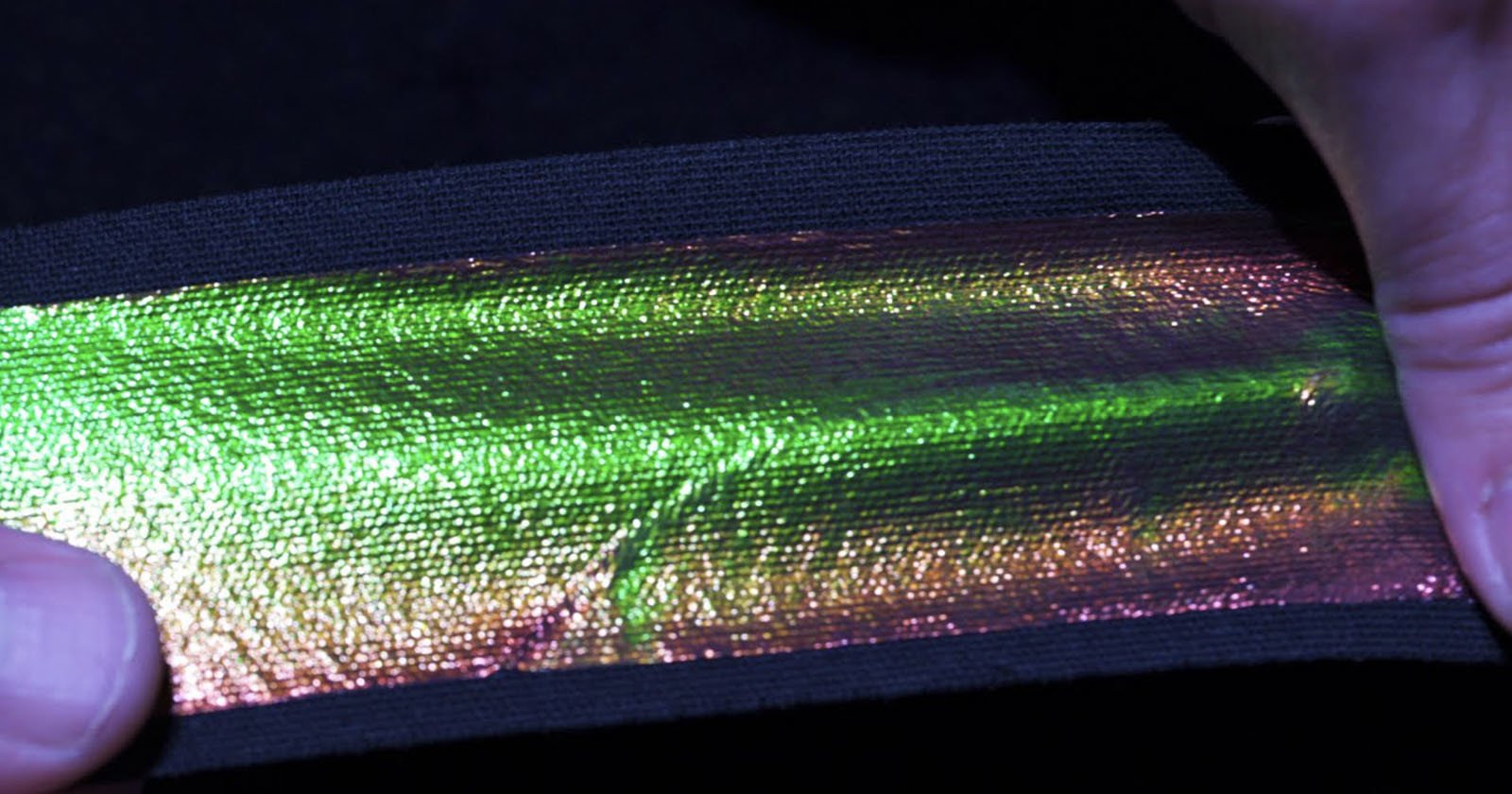  mit use 19th-century photography tech create chameleon material 