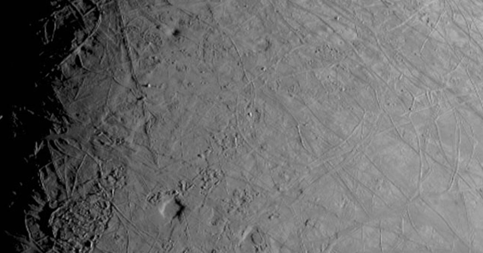  close-up jupiter frozen ocean moon could harbor 