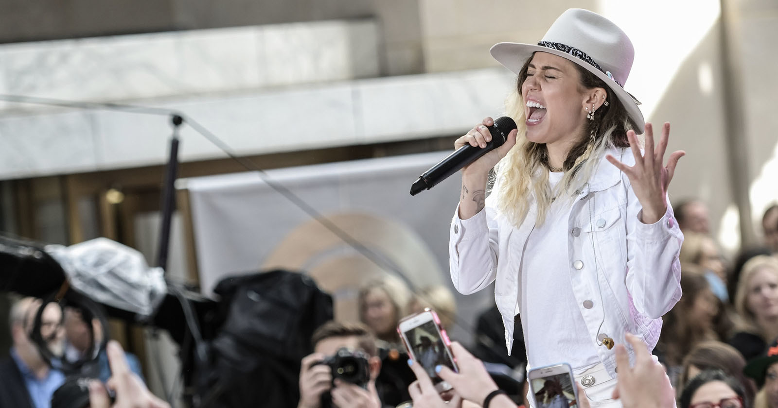 Miley Cyrus Sued by Paparazzi For Sharing Photo Without Permission