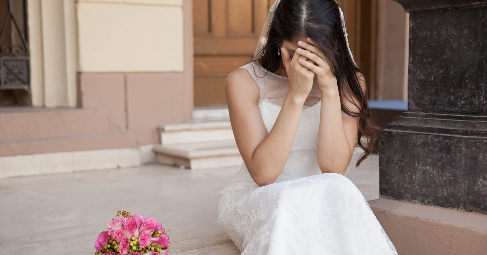 Brides Waiting for Refunds From No-Show Wedding Photographer