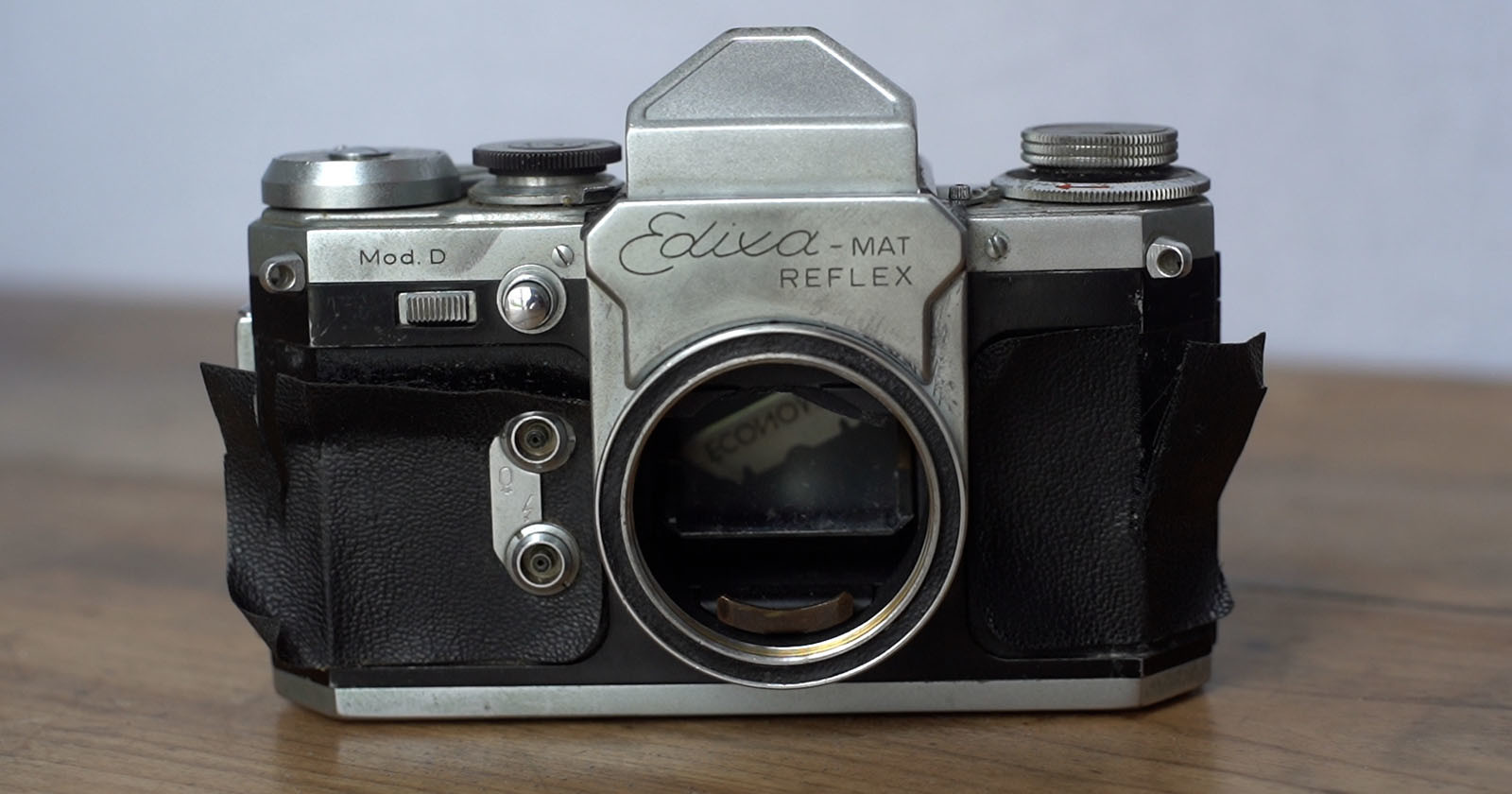 Fully Restoring a Dilapidated 1960s Edixa Camera Found at a Garage Sale