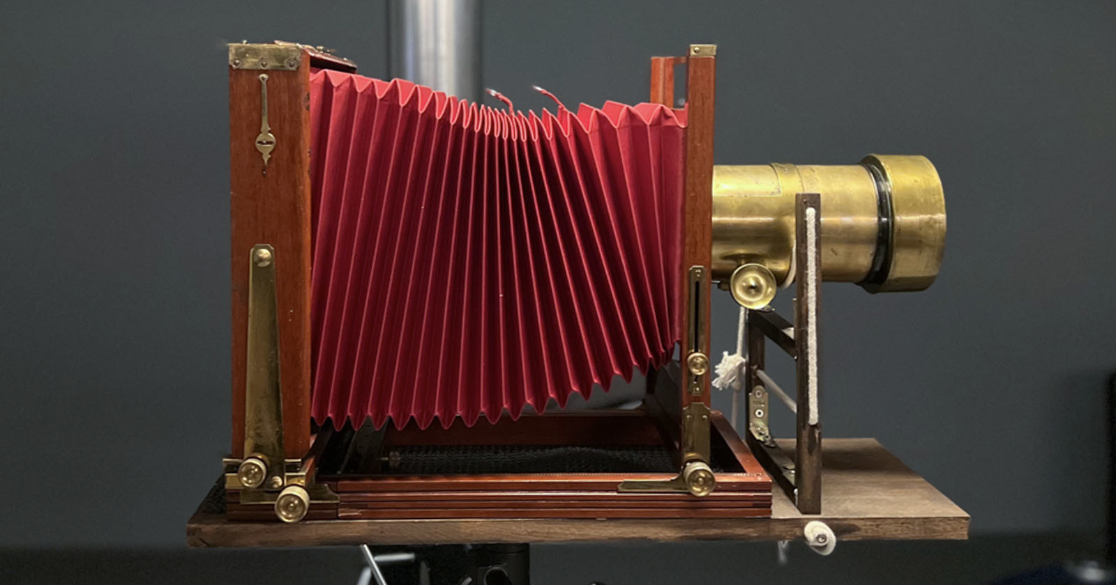  photographer restores his majestic 100-year-old large format camera 