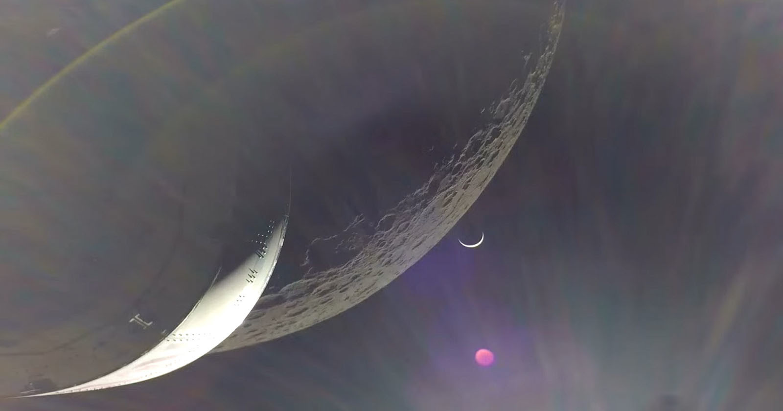 Orion Spacecraft Snaps Close Flyby Photo of the Moon on its Way Home