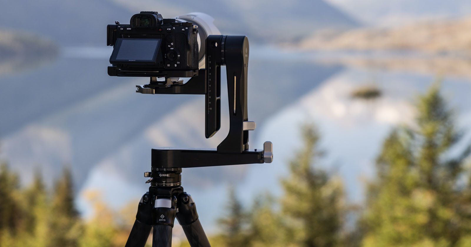 Really Right Stuffs PG-02 MKII is a High-End Pano-Gimbal Tripod Head