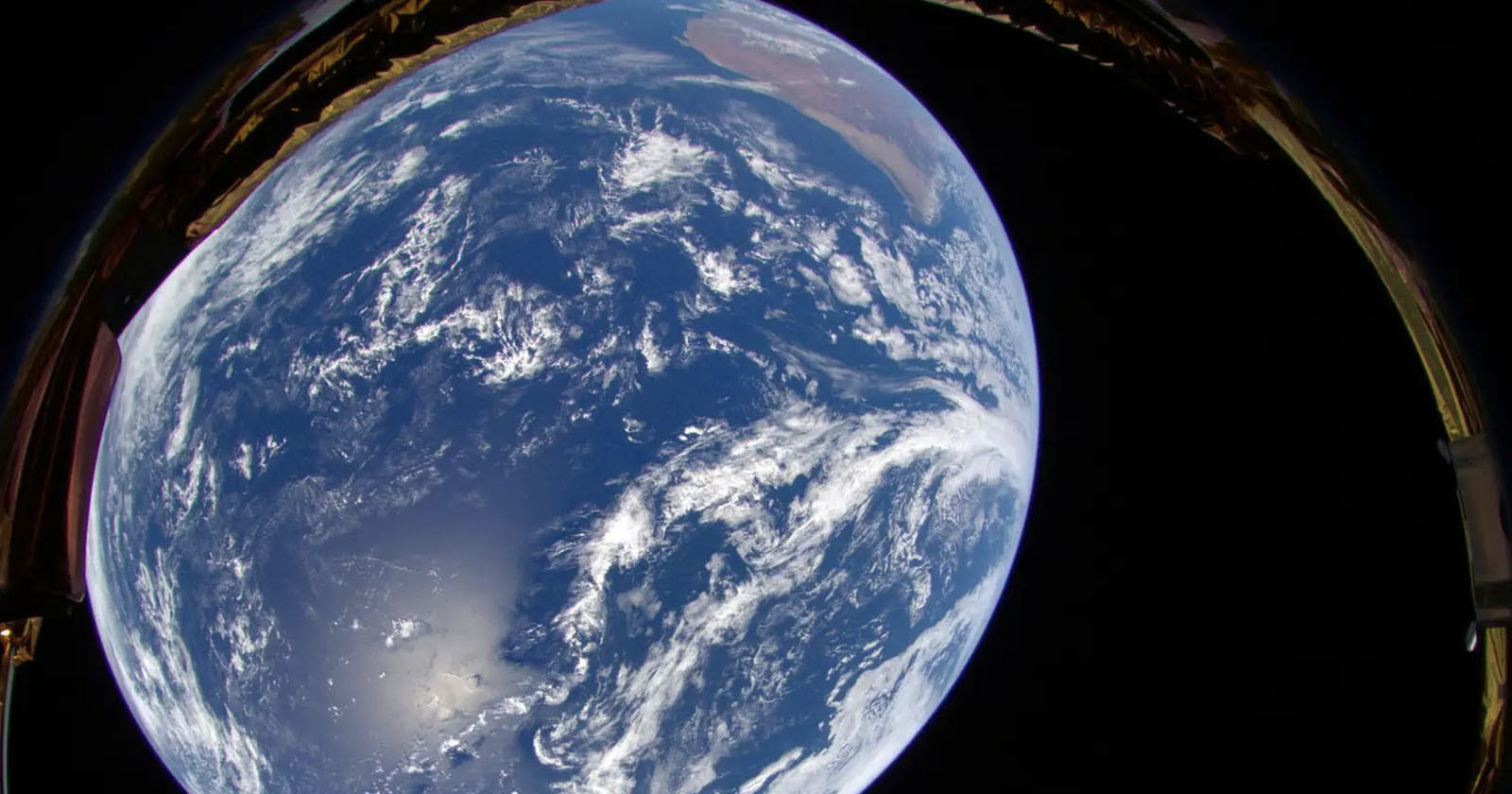 Japans Private Moon Mission Captures Awe-Inspiring Photo of Earth