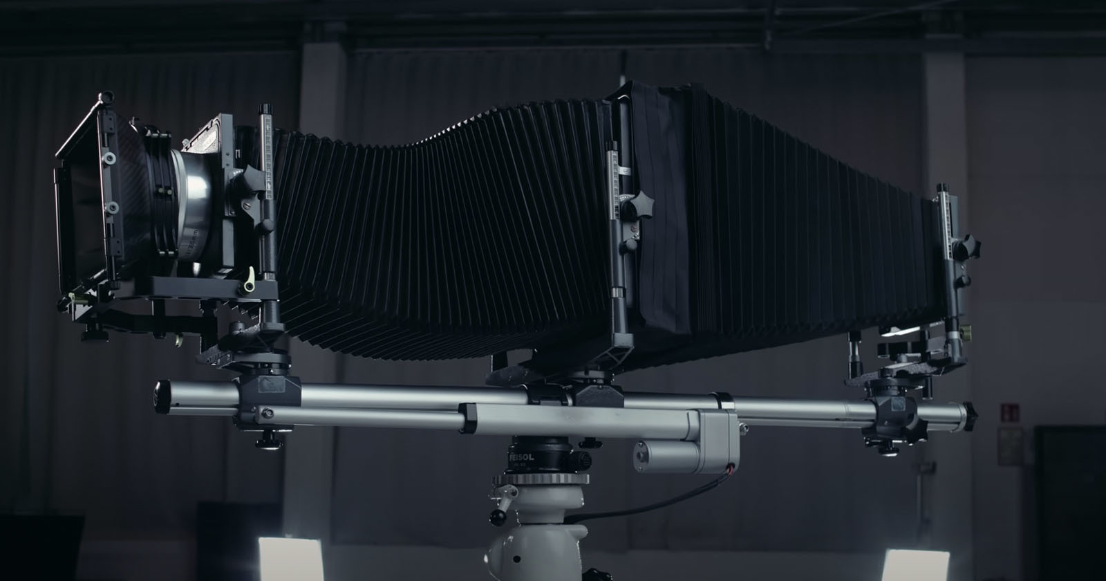  filmmakers build ultra-fast 29mm from old leica projector 