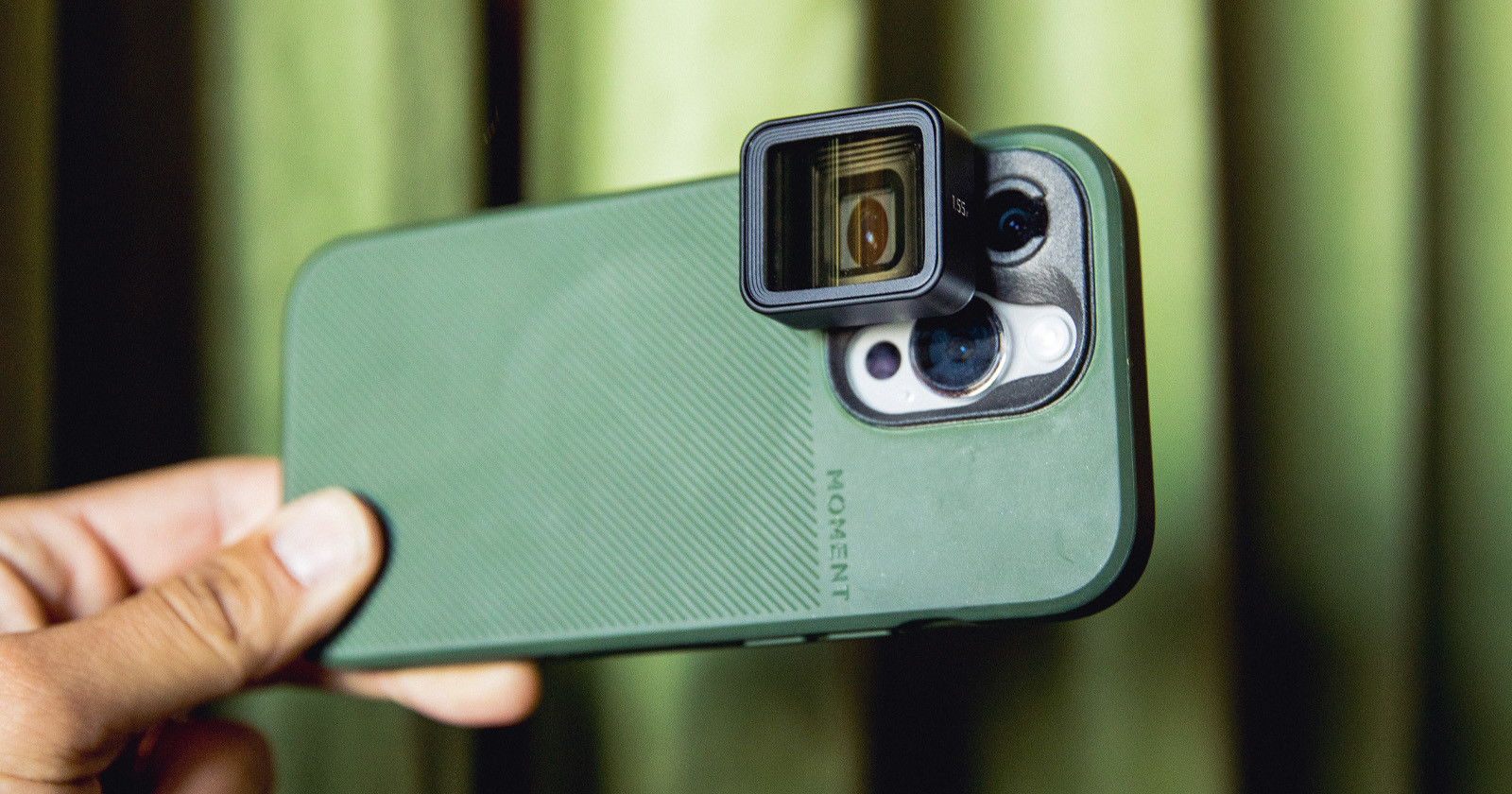 Moments New 1.55x Anamorphic Lens Adds a Hollywood Look to iPhone Vids