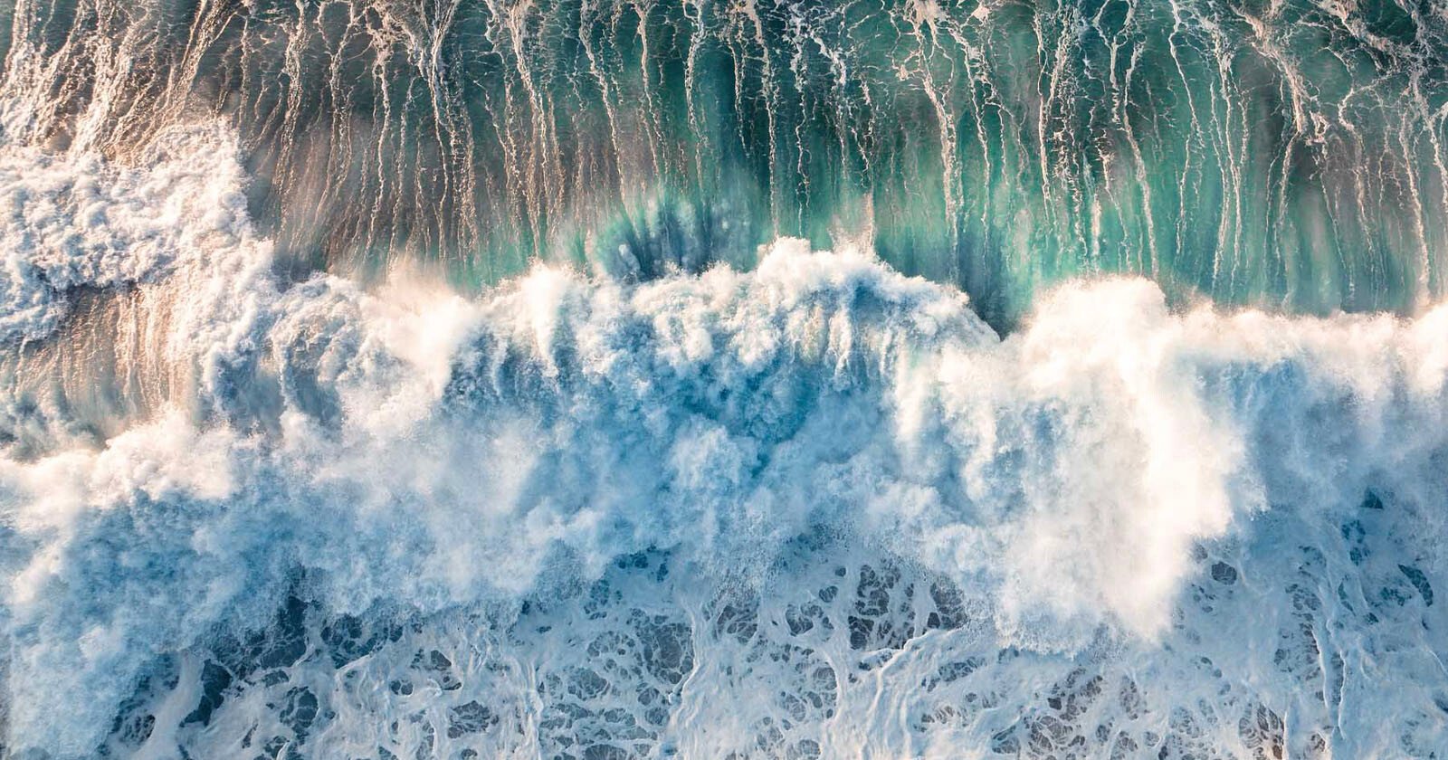 Photographers Creative Way of Shooting Hawaiis Most Powerful Waves
