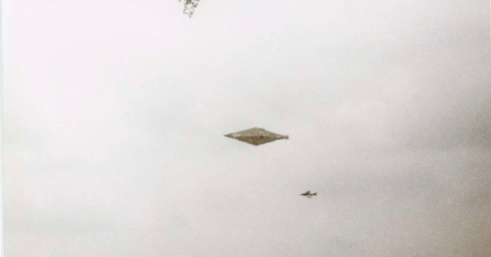 Hunt for the Photographer Who Took the Best UFO Picture in Existence