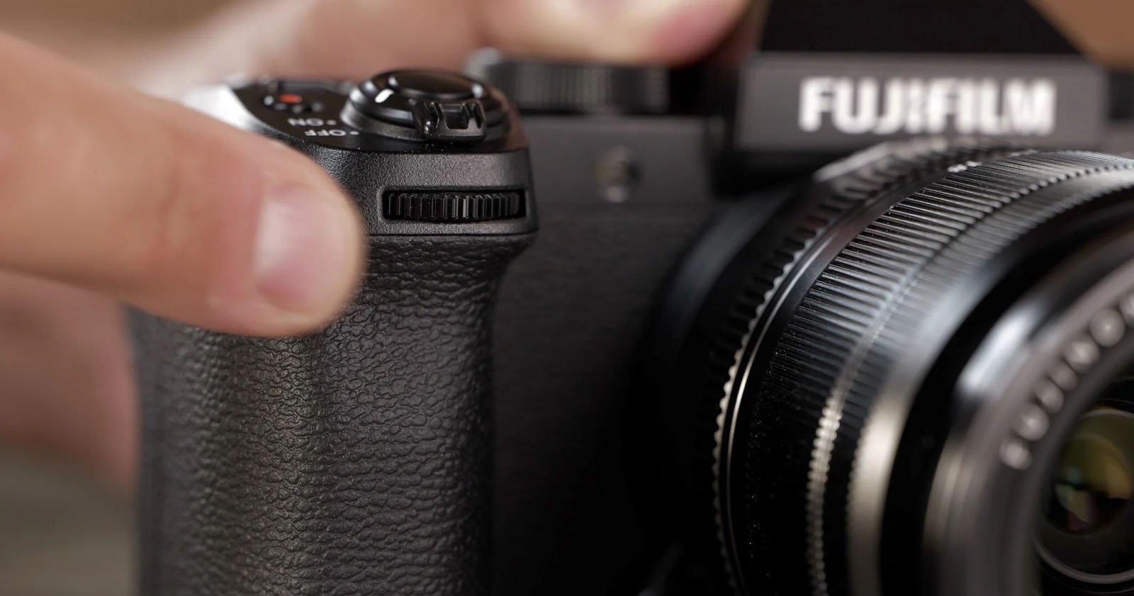 Fujifilm Suspends New Orders for the X-T5 and X-S20 Cameras in Japan