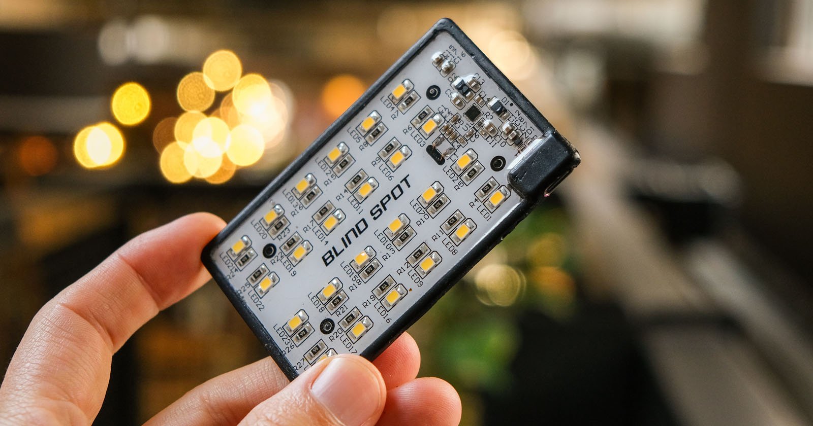  lumicard compact light magnetically attaches your phone 