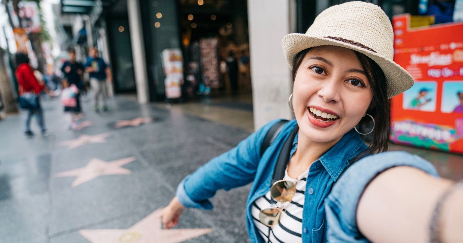 TMZ Launches Hollywood Selfie Tour To Help Tourists Improve Their Photos