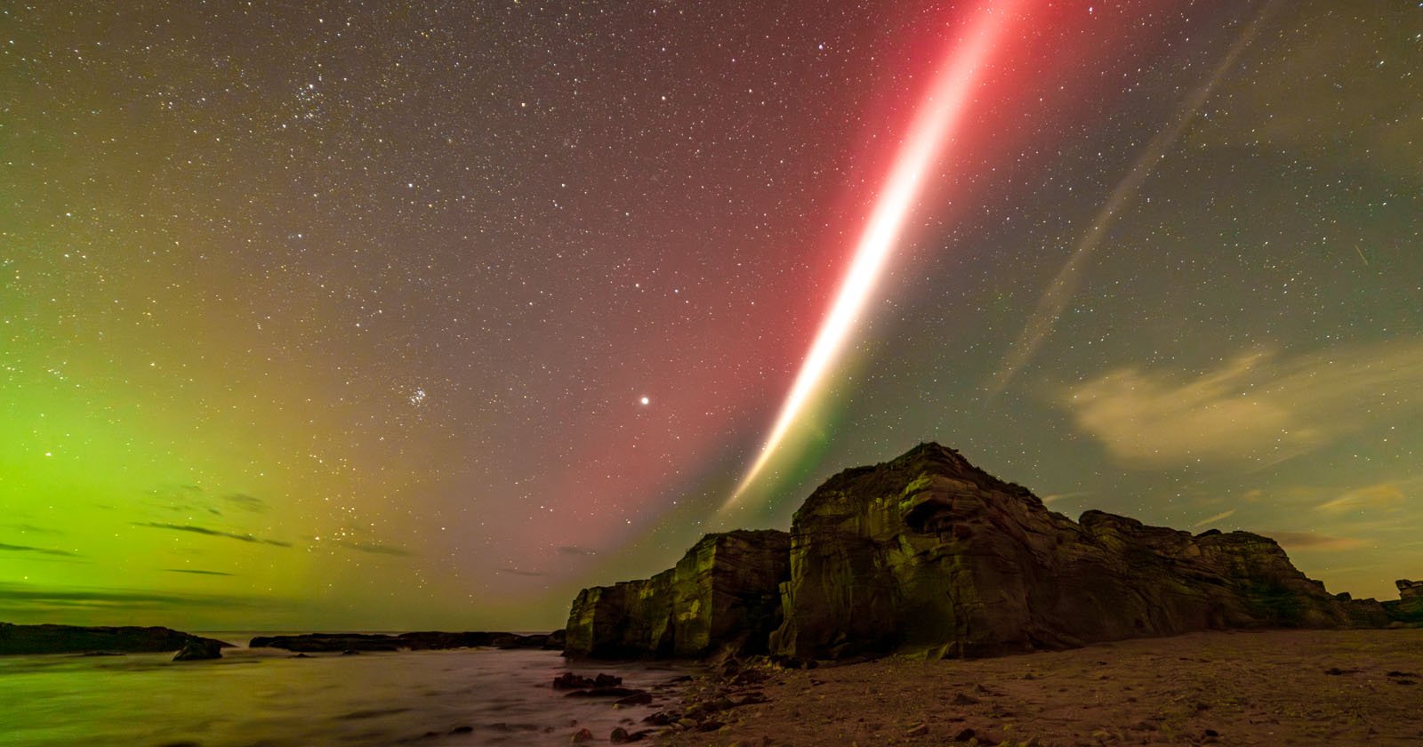  photographer captures aurora steve milky way 