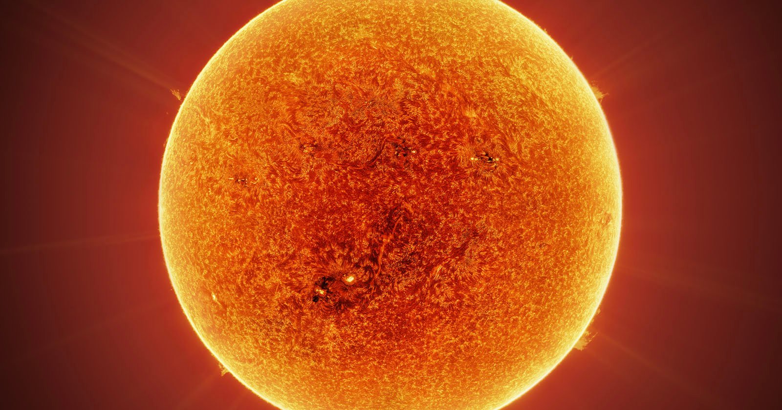 Photographers 400-Megapixel Image of the Sun is Made up of 100K Photos