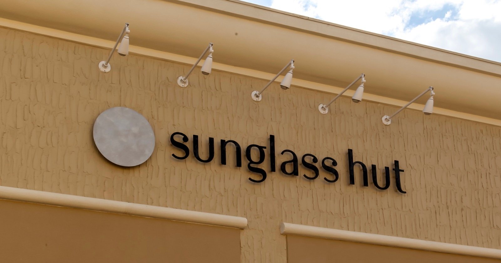 Grandfather Sues Sunglass Hut After Facial Recognition Led to False Arrest