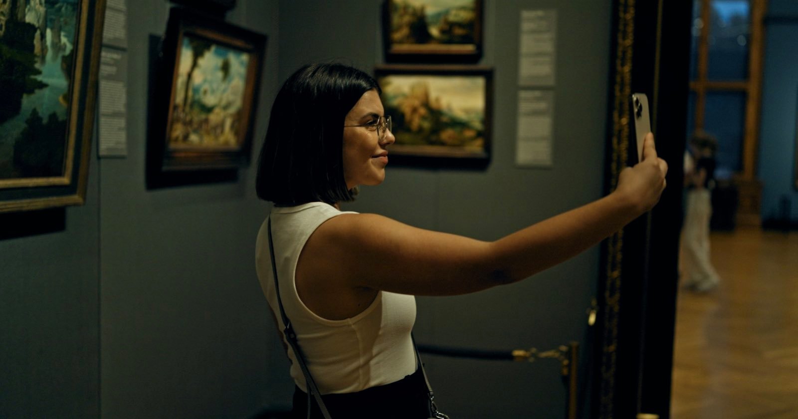  selfie-takers are causing untold damage priceless art galleries 