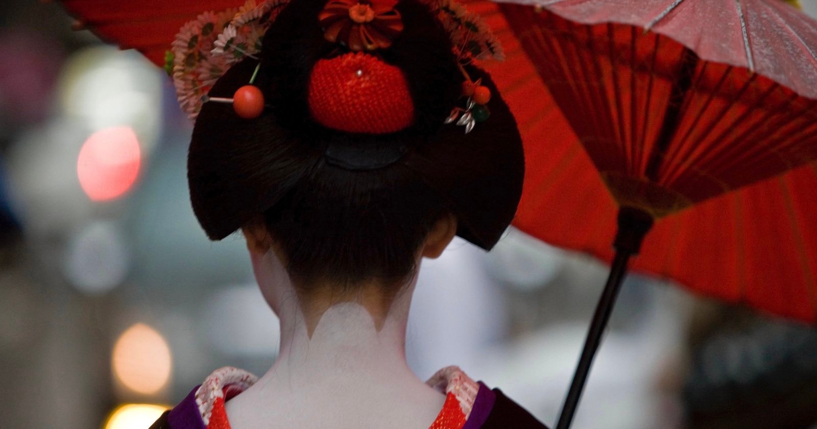 Kyoto Wants to Stop Paparazzi Tourists Taking Photos of Geishas