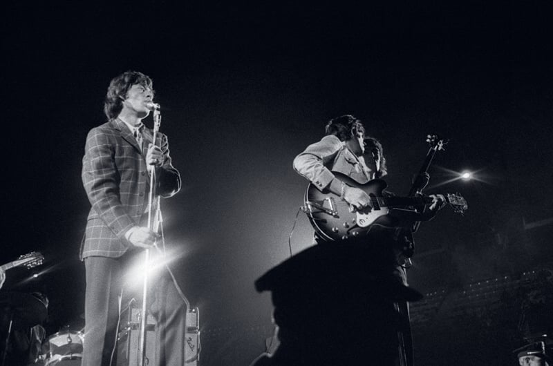 Hundreds of photographs are accompanied by Gered's memories and revealing insights as well as essays on the band by authors including author Will Hodgkinson and the <em>New York Times'</em> Ben Sisario. <em>The Rolling Stones: Rare and Unseen</em> is the definitive collection of Mankowitz's breathtaking photography. 