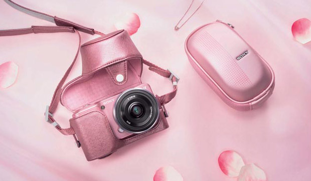 Sony Holds Press Event to Announce Pink Version of the NEX-3