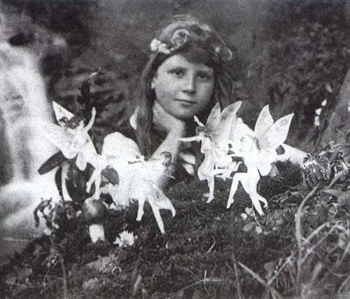 The Cottingley Fairies A Famous Photo Hoax From 1917