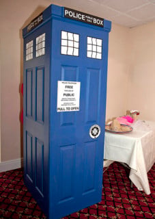 Make a DIY TARDIS-Themed Photo Booth | PetaPixel