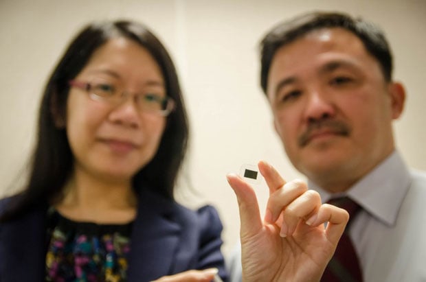 Professor Lee Pooi See (left) and Xenon Technologies CEO Jack Tuen, holding the new capacitor