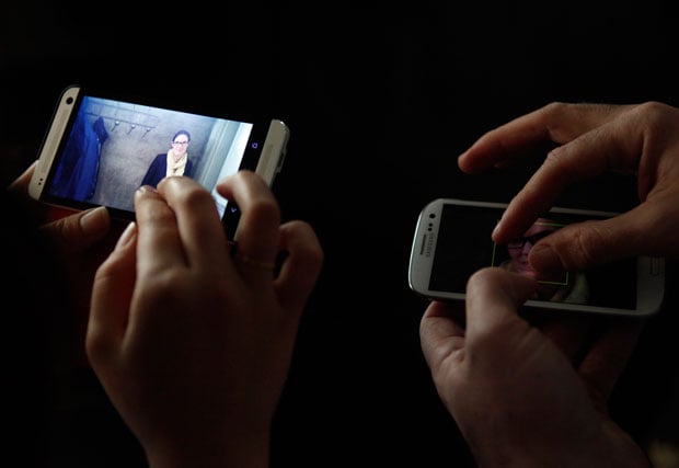 Wired pitted the HTC One (left) against the Samsung Galaxy S III (right) in a dimly lit restaurant setting.