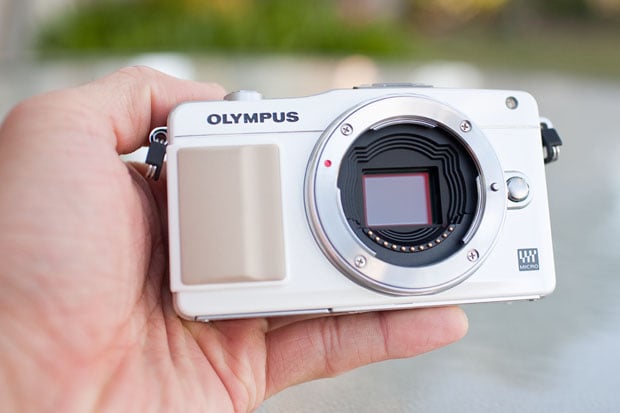 Review: Olympus E-PM2 Is Small, Speedy, And Sleek, But Its UI is