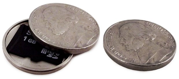 A Covert Coin nickel open (left) and closed (right)