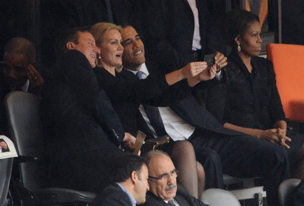 pb-131210-obama-cameron-selfie-nj.photoblog900