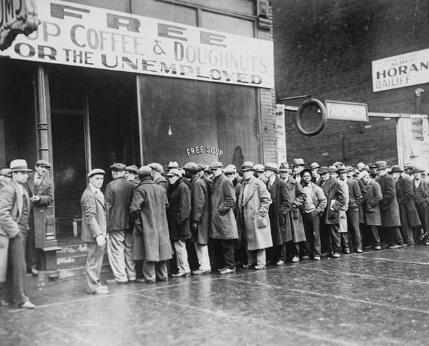 732px-Unemployed_men_queued_outside_a_depression_soup_kitchen_opened_in_Chicago_by_Al_Capone,_02-1931_-_NARA_-_541927