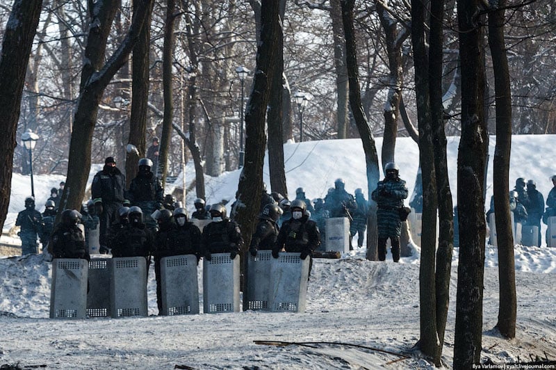 Scores of soldiers and Berkut are standing in small groups up to the horizon. 