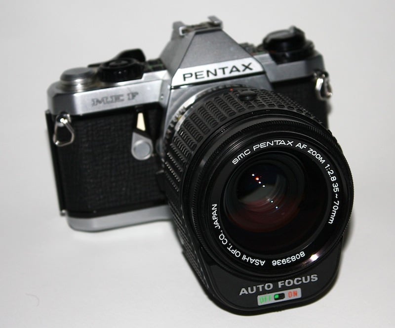 Pentax ME-F with autofocus 35-70mm zoom lens. The bulge below the lens held the AA batteries that drove the AF motor. Image credit: ZanderZ via Creative Commons.