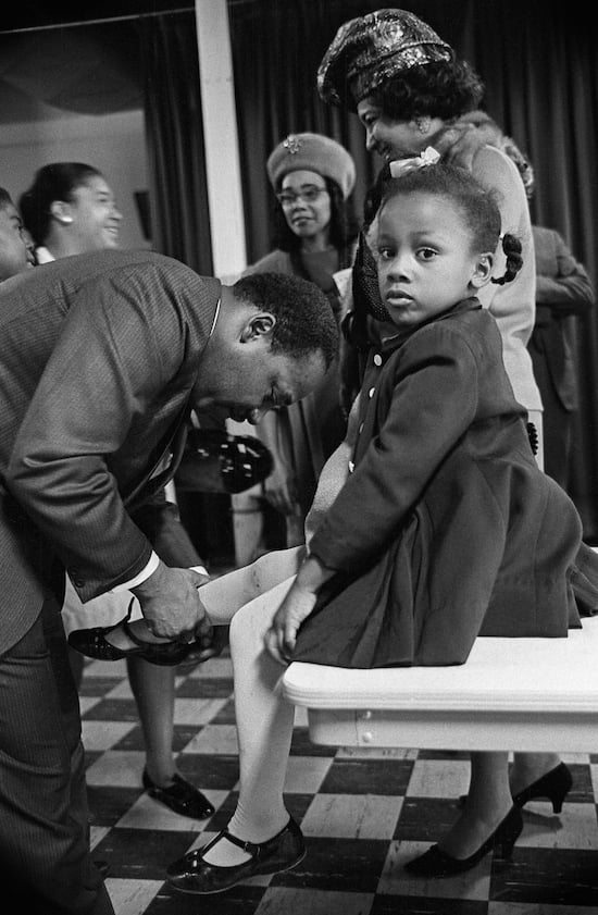 Dr. Martin Luther King, Jr. with his daughter Bonnie at Ebenezer Baptist Church. Atlanta, Georgia, February 1968. © Benedict J. Fernandez