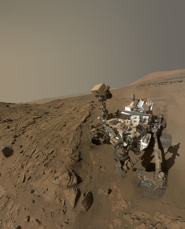 The full, uncropped picture. Side Note: The camera seen in the very middle of the image is the rover's Mastcam, the camera used to shoot Martian panoramas like this one.