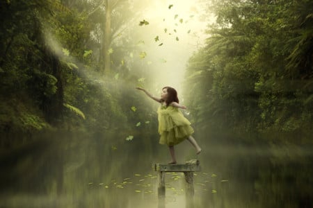 Photographer Creates a Fantasy World for Her One-Handed Daughter to ...