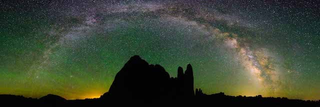 A more traditional wide panorama of the arch of the Milky Way