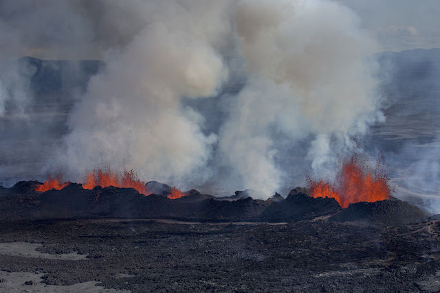 Stunning And Scary Aerial Photos Of Erupting Volcano In Iceland