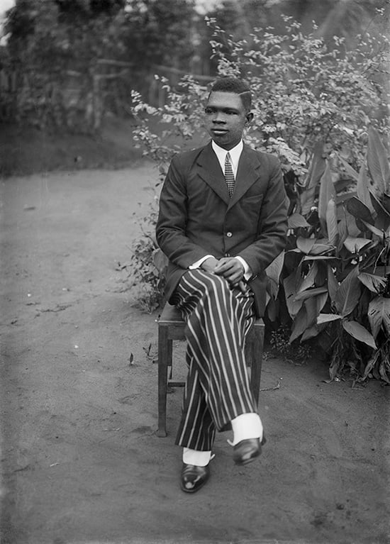 Solomon Osagie Alonge, “Self-portrait, seated outside wearing formal attire and spats” (1942), Benin City, Nigeria, Glass plate negative (Chief S. O. Alonge Collection, Eliot Elisofon Photographic Archives)