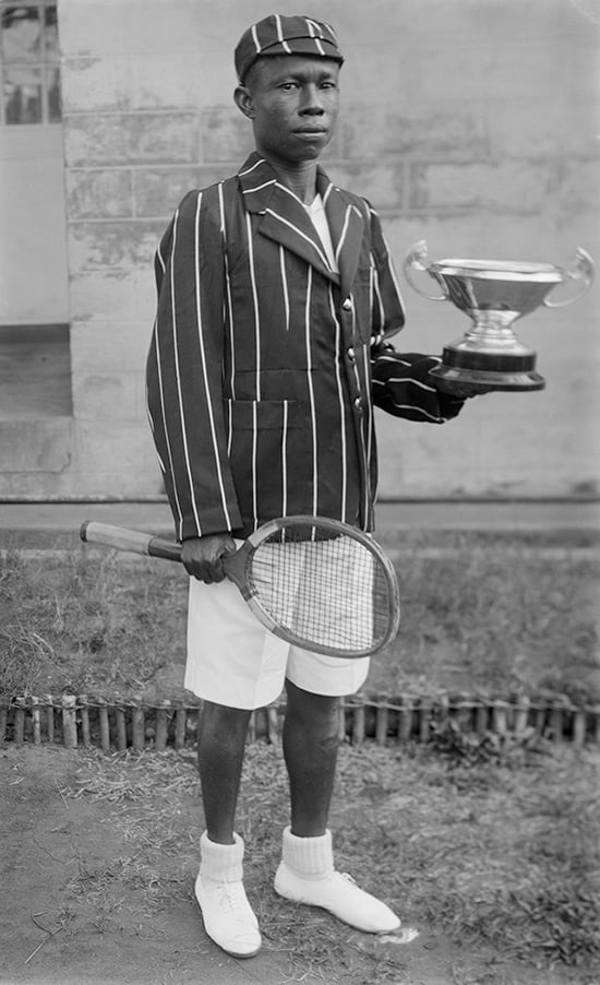 Solomon Osagie Alonge, “Prize winner” (1937), Glass plate negative (Chief S. O. Alonge Collection, Eliot Elisofon Photographic Archives)