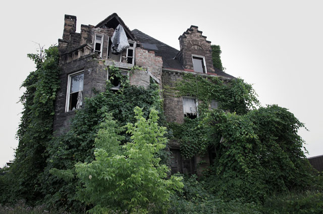 This house in Chester, Pennsylvania is called the Oliver Family Mansion. In 1898, the family went missing and were never found. Locals say there have been sightings of the family in the windows.