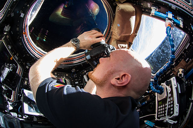 ISS-41_Alexander_Gerst_in_the_Cupola