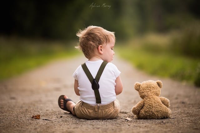 Kid with teddy bear online