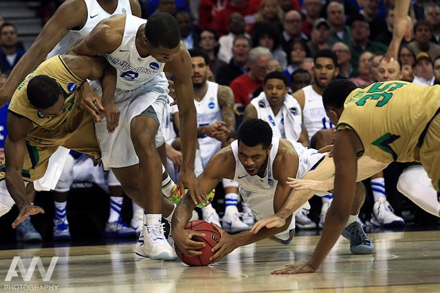 Kentucky Wildcats guard Andrew Harrison (5) goes after a loose ball ahead of Notre Dame Fighting Irish forward Bonzie Colson (35) during the first half in the finals of the midwest regional of the 2015 NCAA Tournament at Quicken Loans Arena.