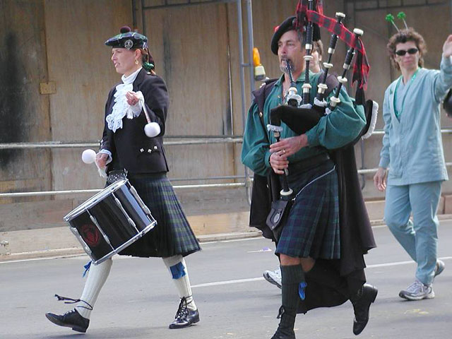 bagpipers-people