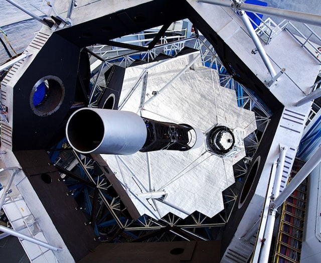 Telescope II of the W. M. Keck Observatory at an elevation of 4,145 meters near the summit of Mauna Kea in the U.S. state of Hawaii.
