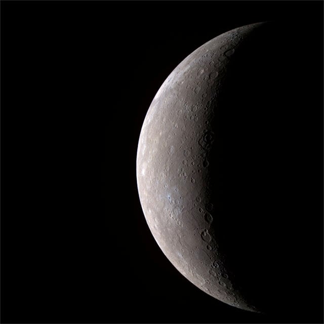 The first high-resolution photo of Mercury transmitted by MESSENGER.