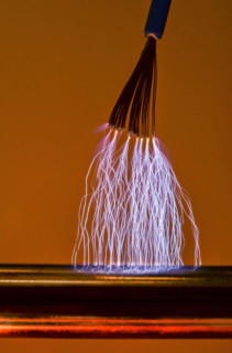 Photographer Captures Tiny Lightning Storms with a Mini Tesla Coil ...