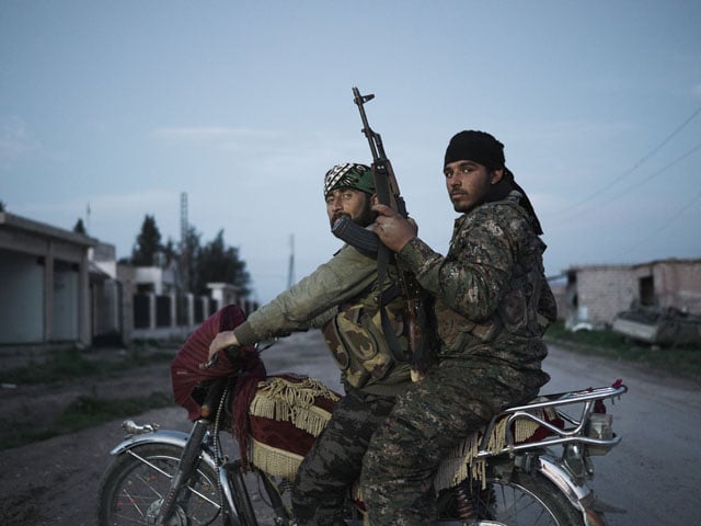 Tel-Hamis-Patrol-YPG-Peoples-Protection-Units-Motorcycle-Syria-Guerrilla_Fighters_of_Kurdistan_Joey_L_Photographer_037